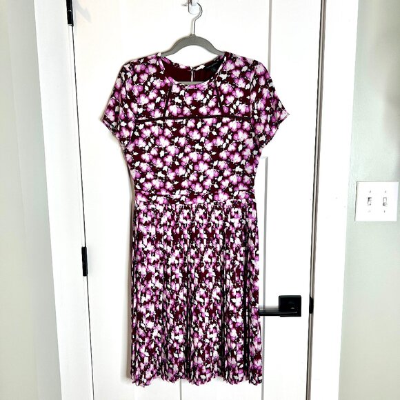 Banana Republic Purple Moody Floral Print Pleated Skirt Fit and Flare Dress Sz 6 - Picture 3 of 7